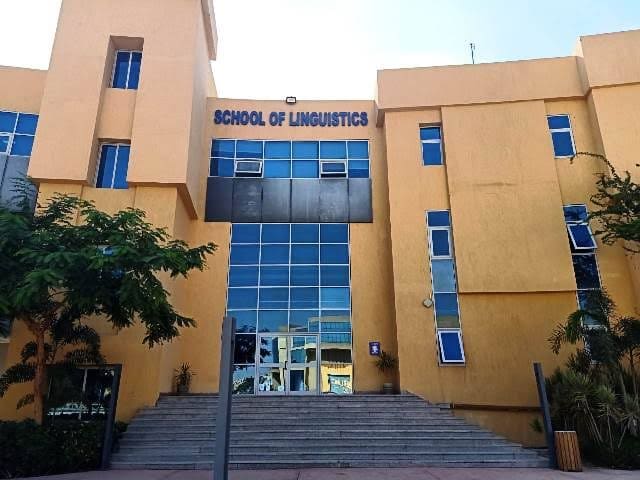 كلية اللغات والترجمة جامعة بدر بأسيوط