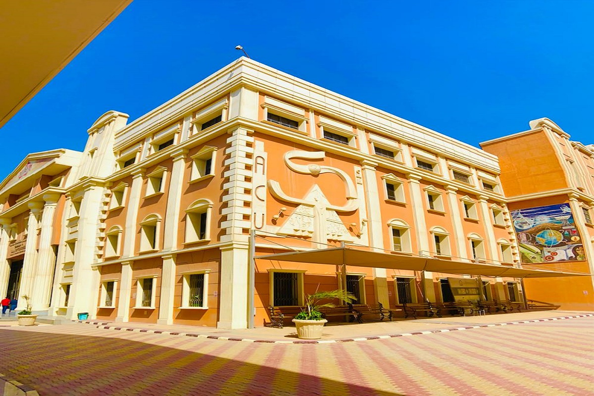 كلية الصيدلة جامعة الأهرام الكندية ACU
