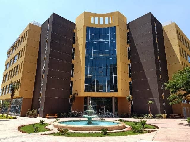 كلية الفنون التطبيقية جامعة بدر بأسيوط 