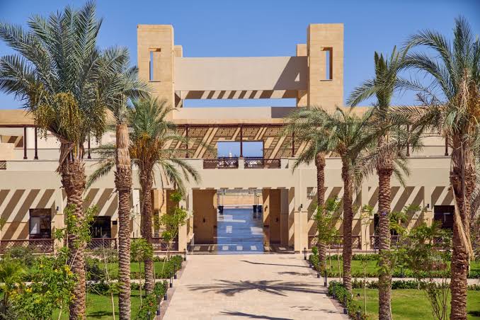 كلية الألسن واللغات التطبيقية فرع شرم الشيخ