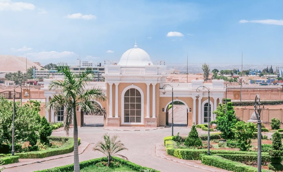 كلية الاقتصاد وإدارة الأعمال