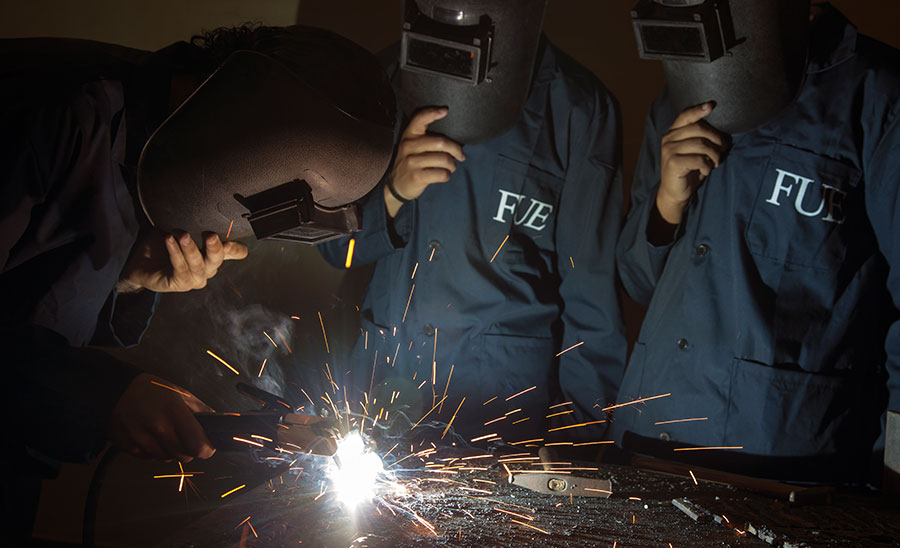 كلية الهندسة وتقنية المعلومات جامعة المستقبل
