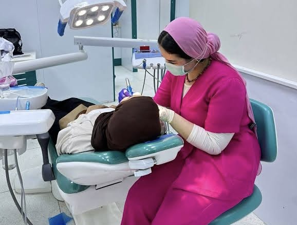 كلية طب الأسنان 